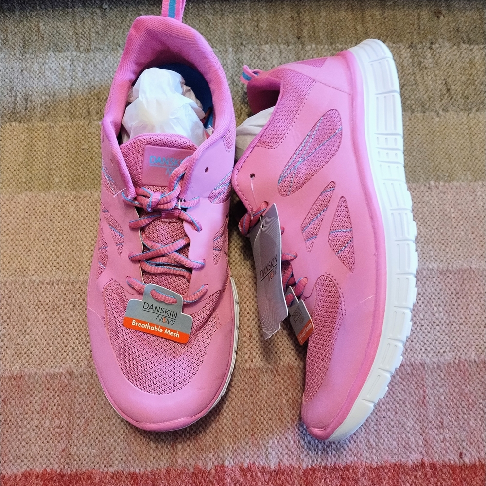 NWT Danskin  Vibrant Pink Mesh Running Sneakers, Size 10